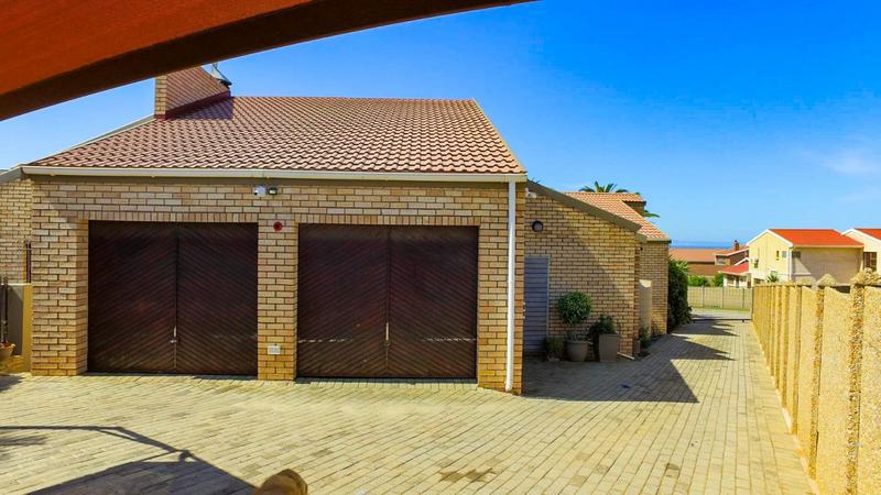 4 Bedroom Property for Sale in Wavecrest Eastern Cape